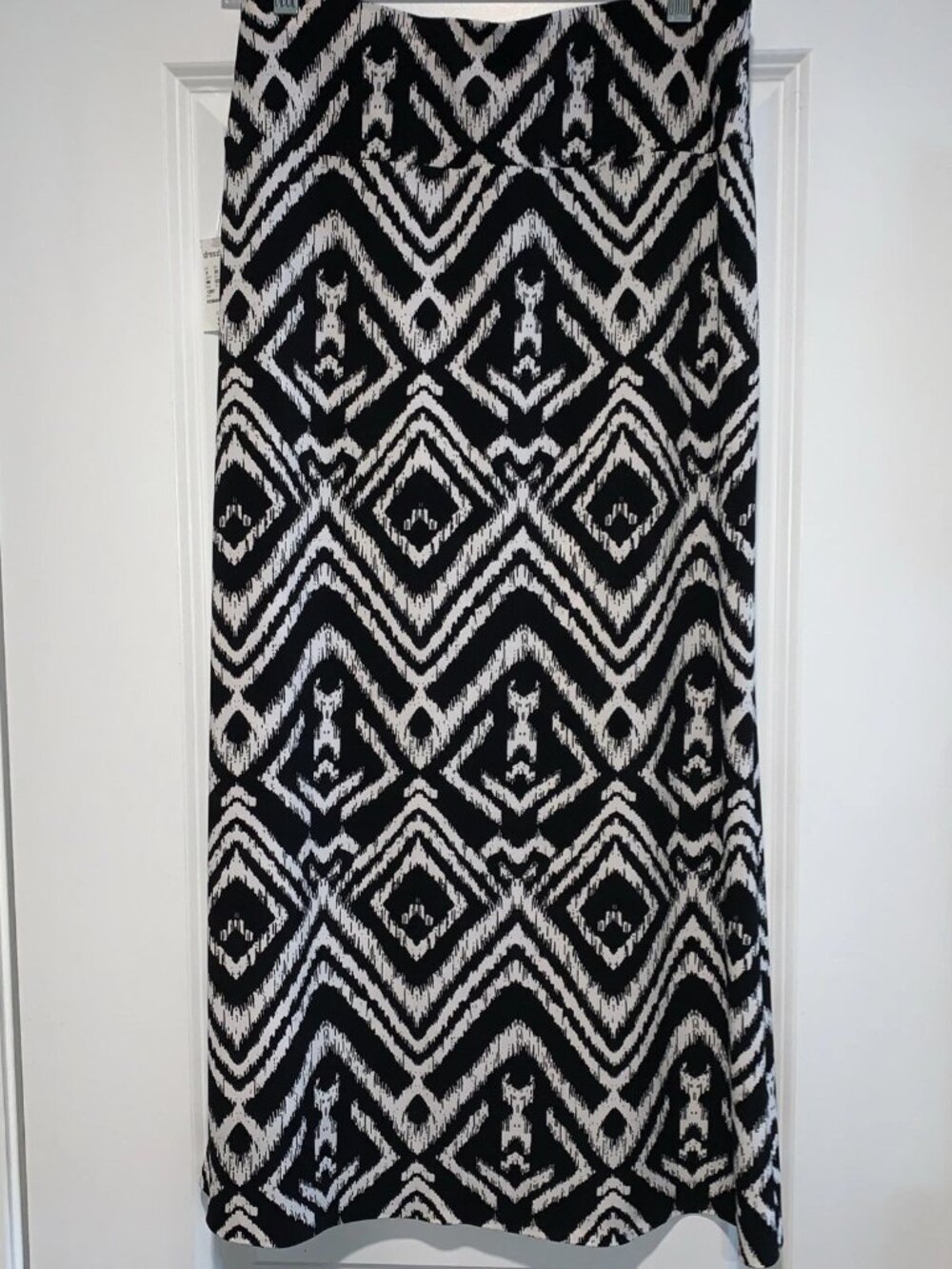 Dressbarn Women’s Pull On Skirt Size Small Black And White Patterns New With Tag